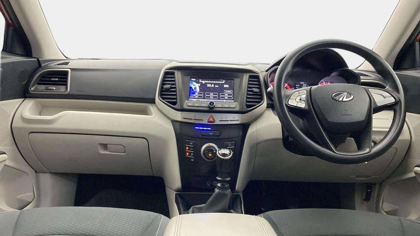 2019 Mahindra XUV300 W6 1.5 DIESEL, Diesel, Manual, 50 km, Dashboard