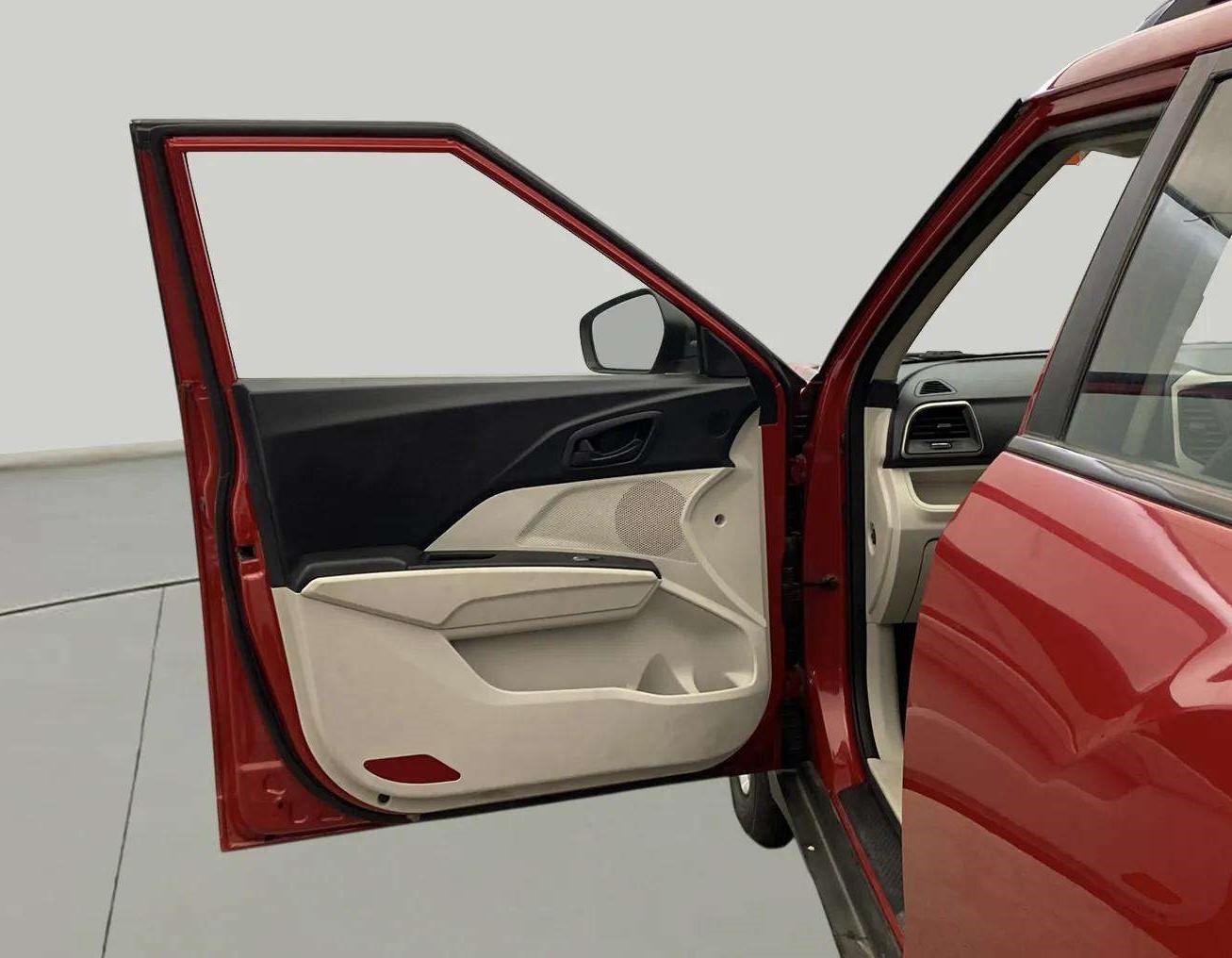 2019 Mahindra XUV300 W6 1.5 DIESEL, Diesel, Manual, 50 km, LHS Front Door