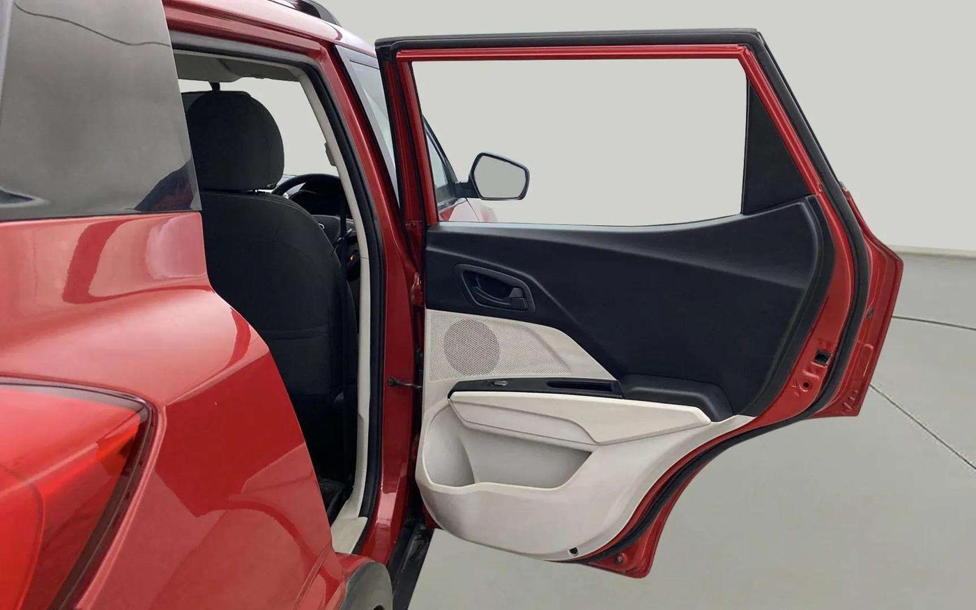 2019 Mahindra XUV300 W6 1.5 DIESEL, Diesel, Manual, 50 km, RHS Rear Door