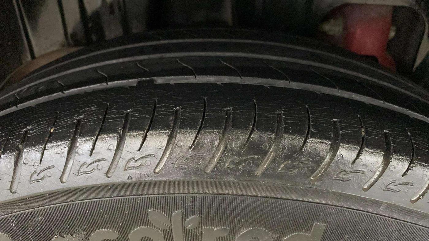 2019 Mahindra XUV300 W6 1.5 DIESEL, Diesel, Manual, 50 km, Right Rear Tyre Tread