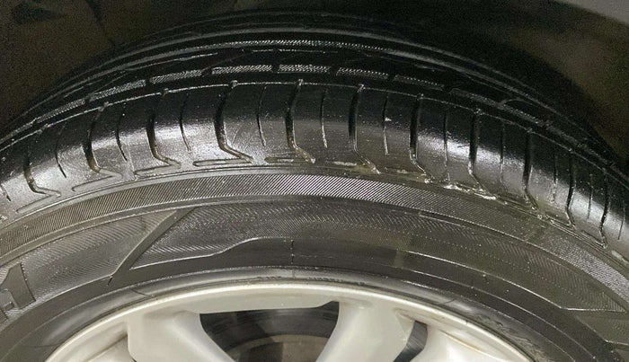 2016 Hyundai Creta SX PLUS 1.6 PETROL, Petrol, Manual, 35,777 km, Left Front Tyre Tread