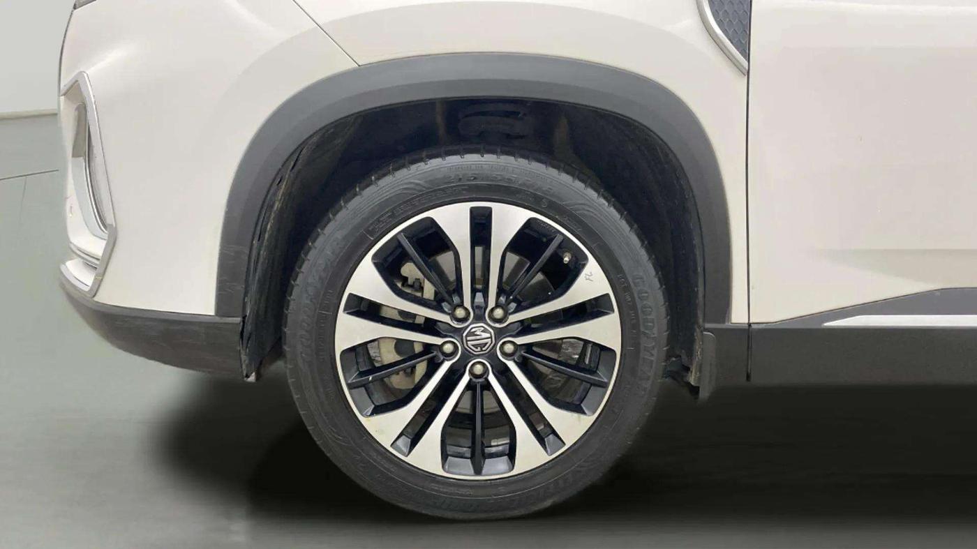 2022 MG HECTOR PLUS SELECT 2.0 DIESEL TURBO MT 7-STR, Diesel, Manual, 51,387 km, Left Front Wheel