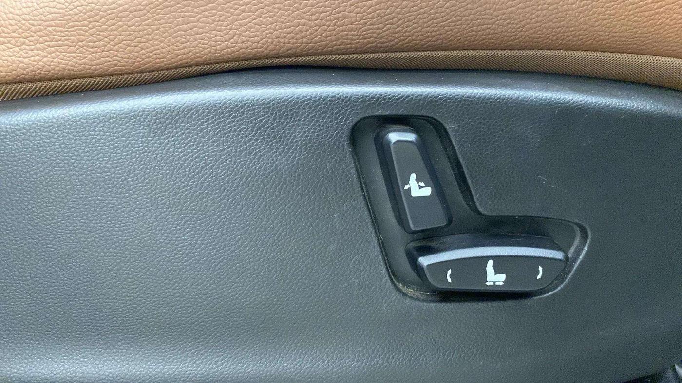 2022 MG HECTOR PLUS SELECT 2.0 DIESEL TURBO MT 7-STR, Diesel, Manual, 51,387 km, Driver Side Adjustment Panel