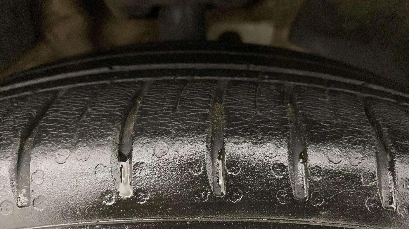 2022 MG HECTOR PLUS SELECT 2.0 DIESEL TURBO MT 7-STR, Diesel, Manual, 51,387 km, Right Front Tyre Tread