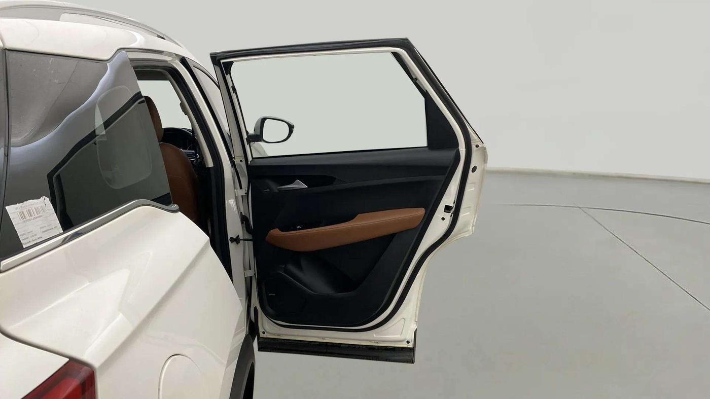 2022 MG HECTOR PLUS SELECT 2.0 DIESEL TURBO MT 7-STR, Diesel, Manual, 51,387 km, RHS Rear Door