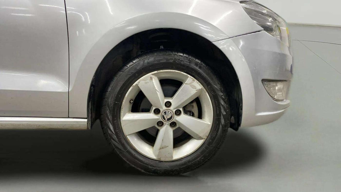 2016 Skoda Rapid 1.5 TDI CR STYLE PLUS AT, Diesel, Automatic, 57,453 km, Right Front Wheel