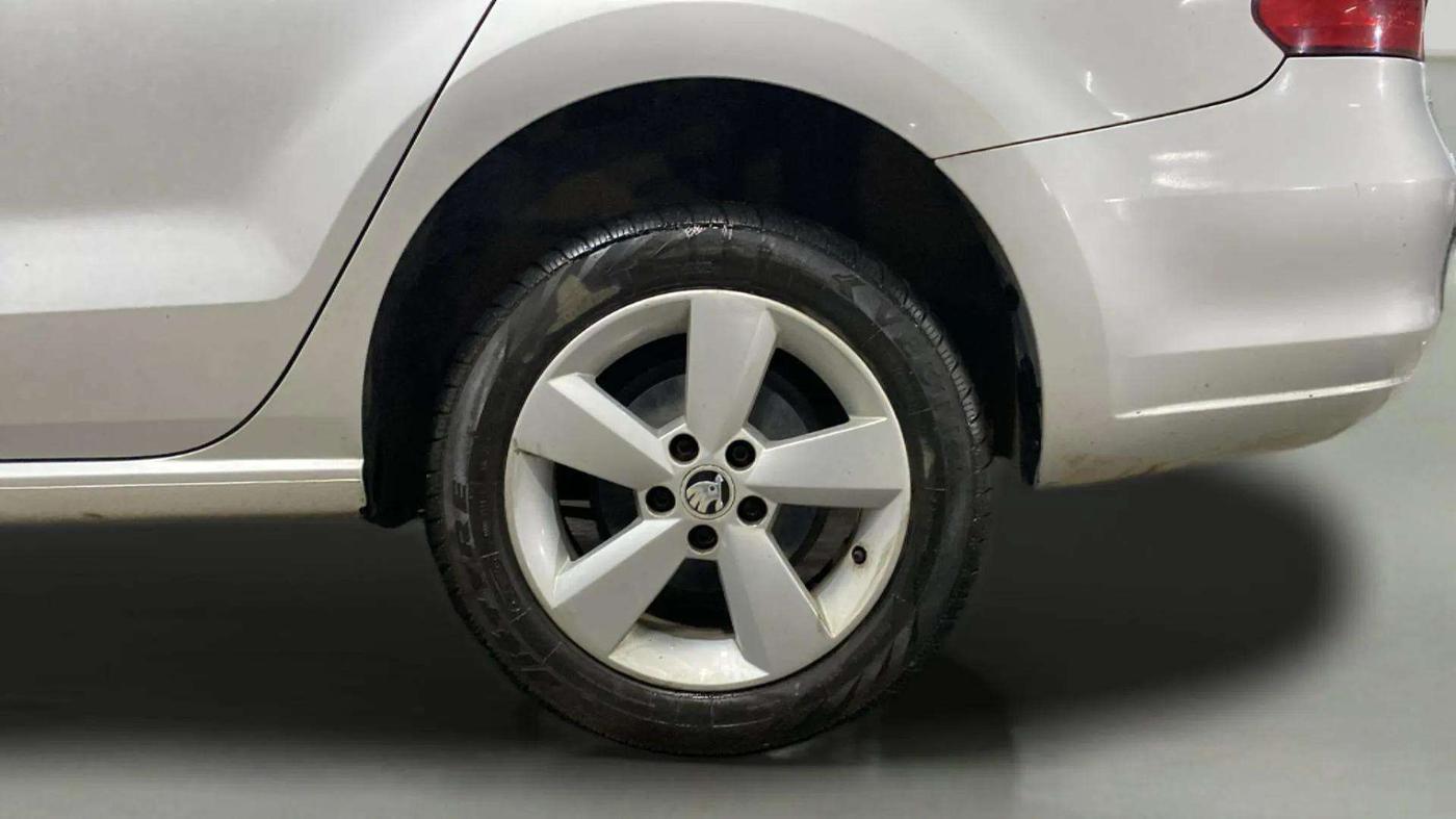 2016 Skoda Rapid 1.5 TDI CR STYLE PLUS AT, Diesel, Automatic, 57,453 km, Left Rear Wheel