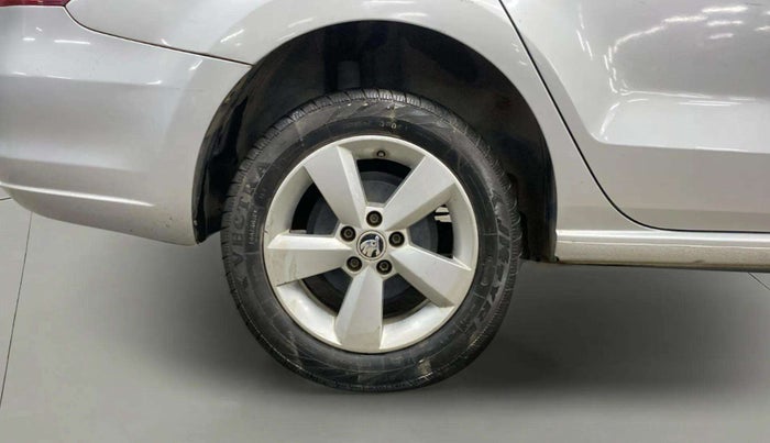2016 Skoda Rapid 1.5 TDI CR STYLE PLUS AT, Diesel, Automatic, 57,453 km, Right Rear Wheel