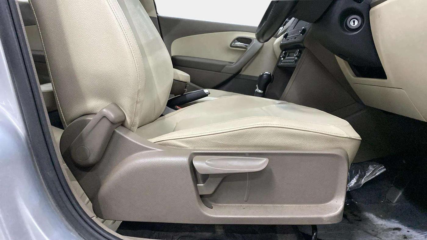 2016 Skoda Rapid 1.5 TDI CR STYLE PLUS AT, Diesel, Automatic, 57,453 km, Driver Side Adjustment Panel