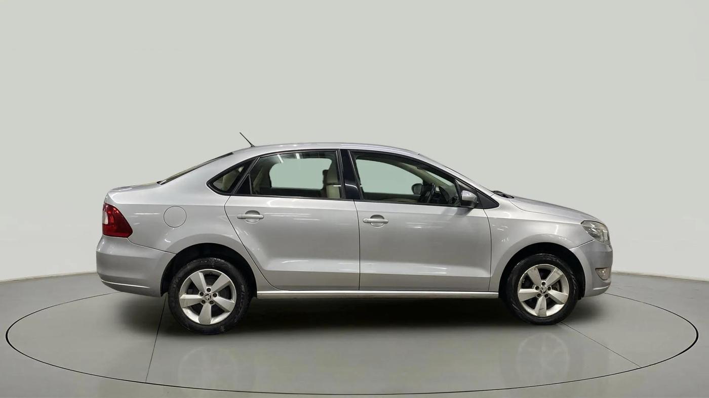 2016 Skoda Rapid 1.5 TDI CR STYLE PLUS AT, Diesel, Automatic, 57,453 km, Right Side View