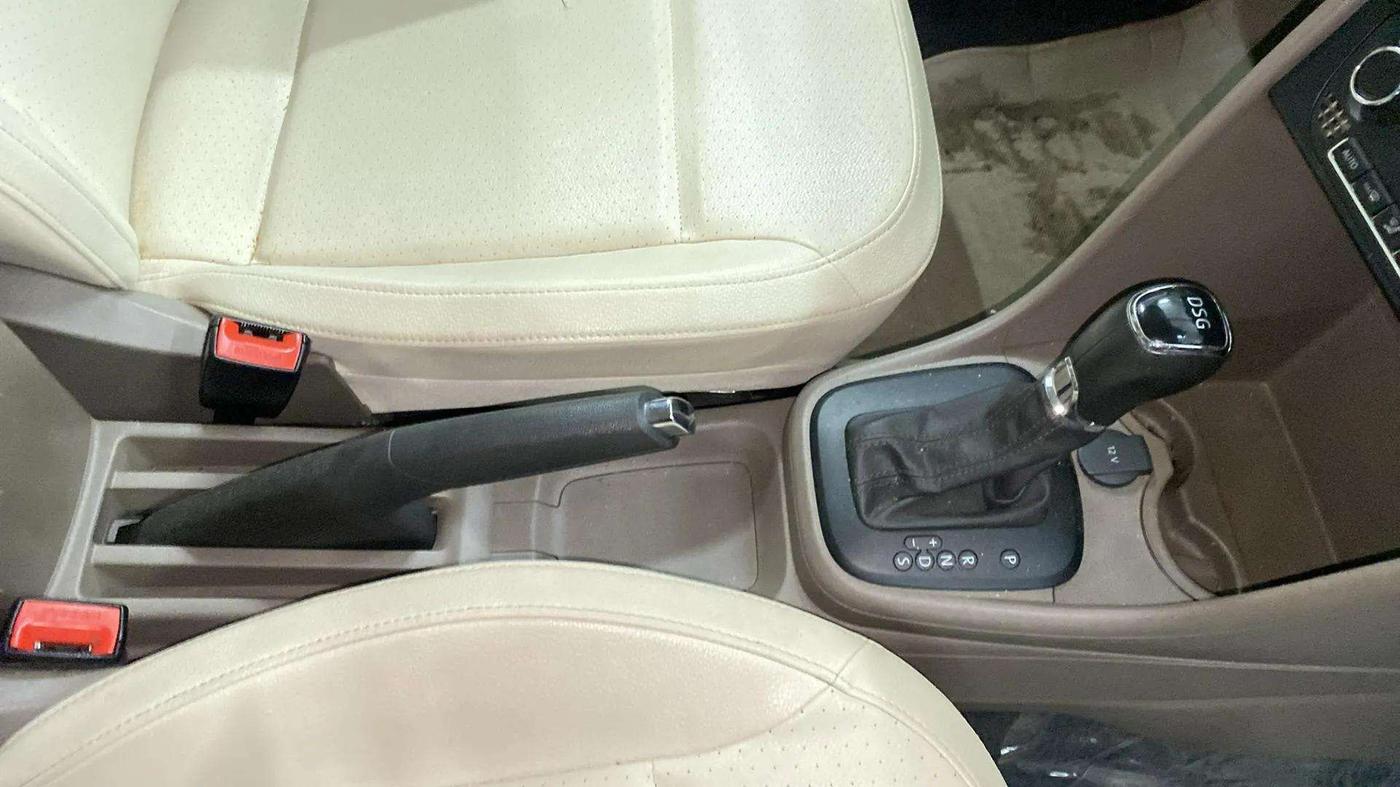 2016 Skoda Rapid 1.5 TDI CR STYLE PLUS AT, Diesel, Automatic, 57,453 km, Gear Lever
