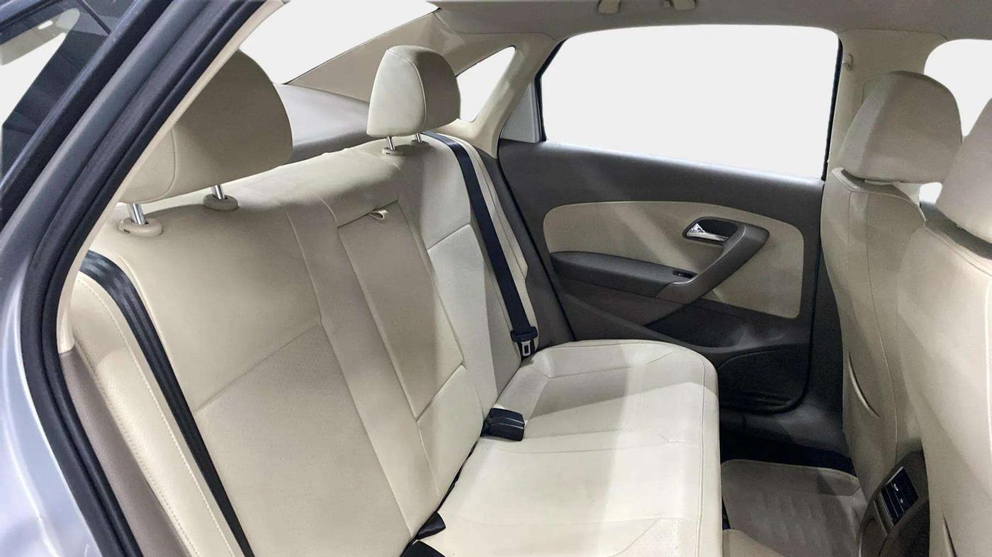 2016 Skoda Rapid 1.5 TDI CR STYLE PLUS AT, Diesel, Automatic, 57,453 km, Right Side Rear Door Cabin