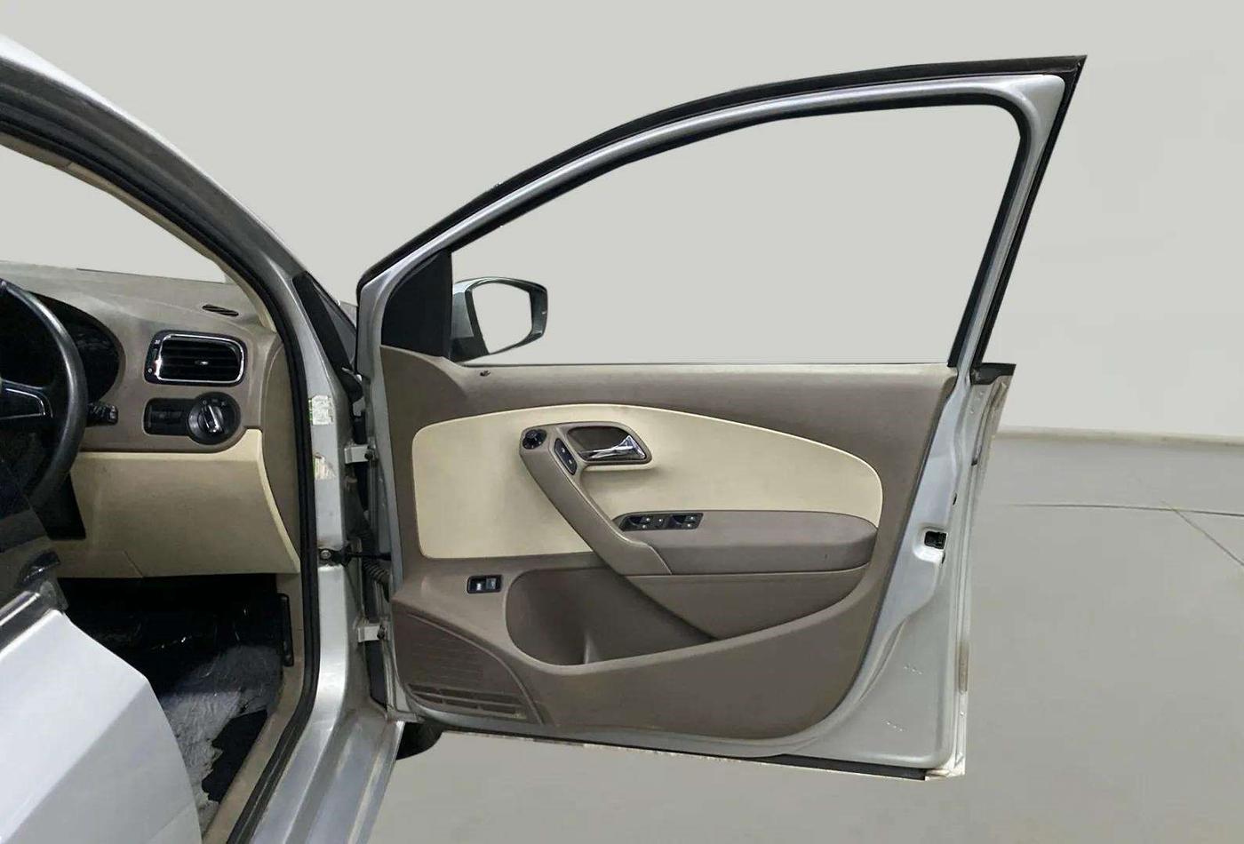 2016 Skoda Rapid 1.5 TDI CR STYLE PLUS AT, Diesel, Automatic, 57,453 km, RHS Front Door