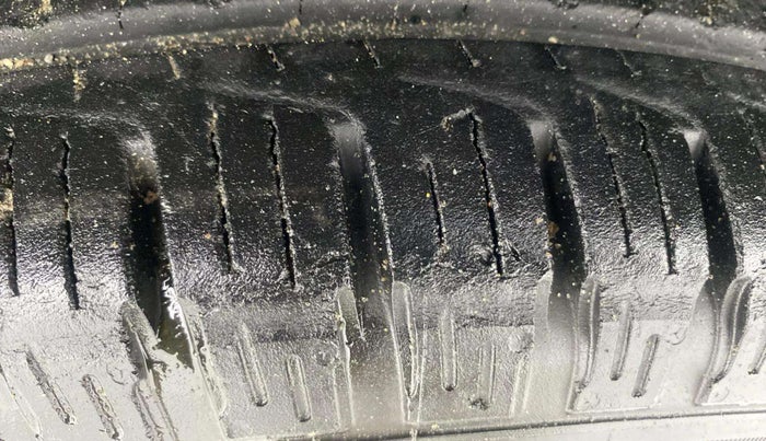 2019 Renault Duster RXS OPT CVT, Petrol, Automatic, 2,039 km, Left Front Tyre Tread