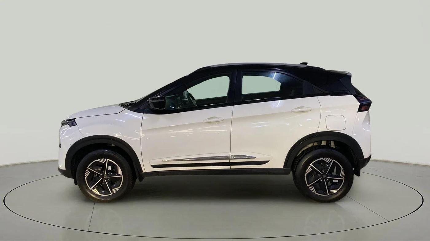 2024 Tata NEXON FEARLESS + SUNROOF DCA DUAL TONE 1.2 PETROL, Petrol, Automatic, 20,964 km, Left Side