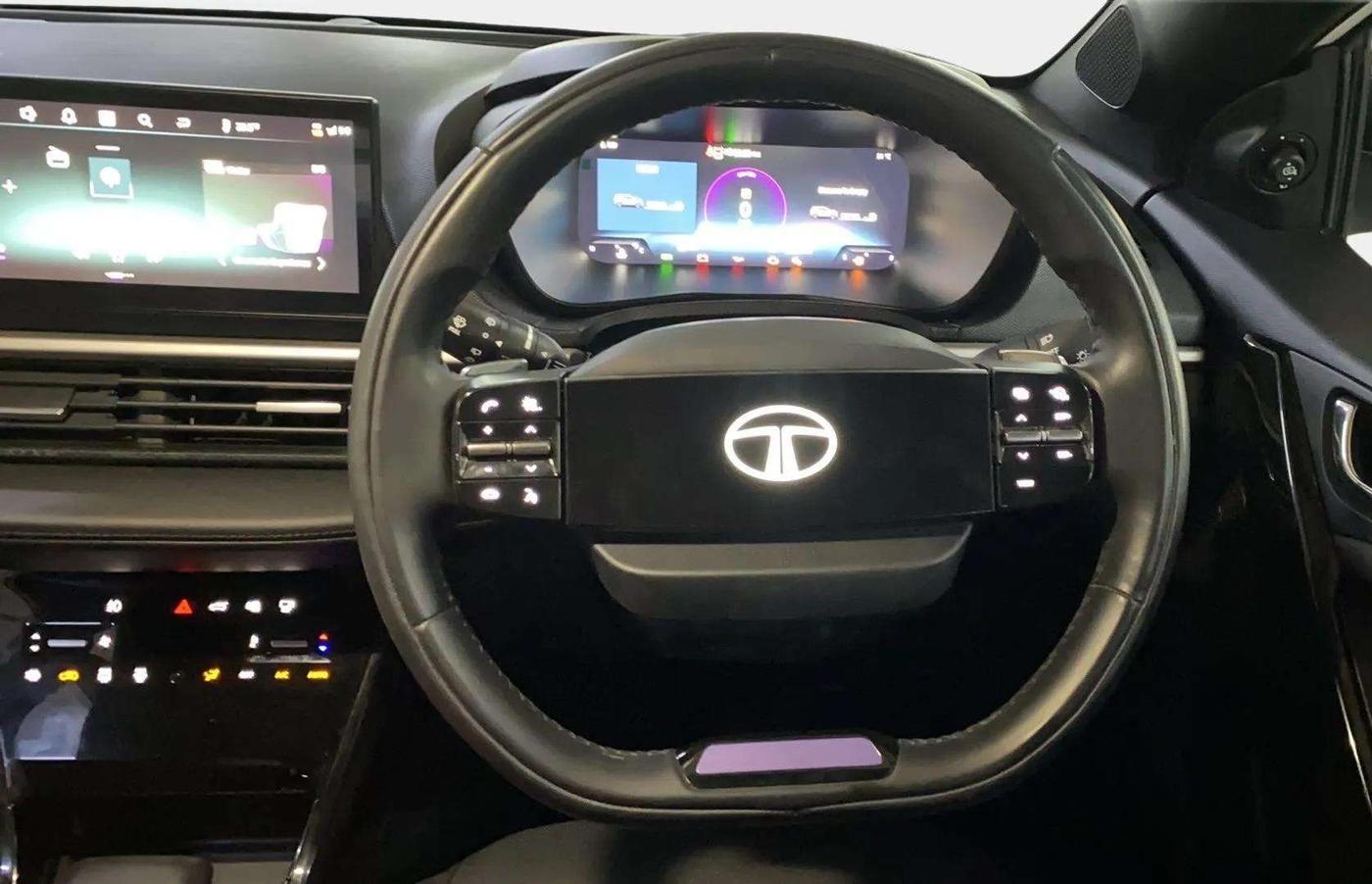 2024 Tata NEXON FEARLESS + SUNROOF DCA DUAL TONE 1.2 PETROL, Petrol, Automatic, 20,964 km, Steering Wheel Close Up