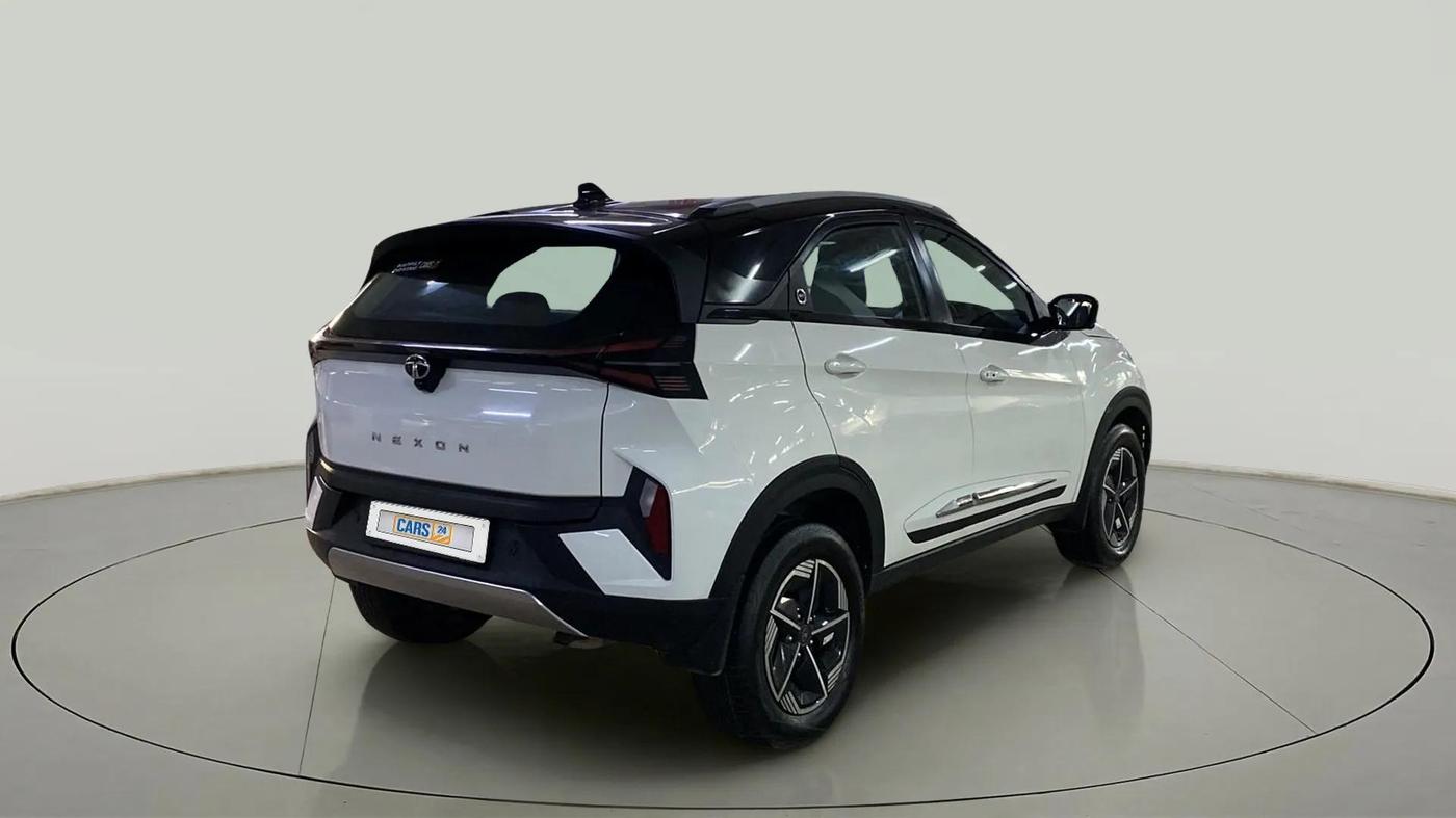 2024 Tata NEXON FEARLESS + SUNROOF DCA DUAL TONE 1.2 PETROL, Petrol, Automatic, 20,964 km, Right Back Diagonal