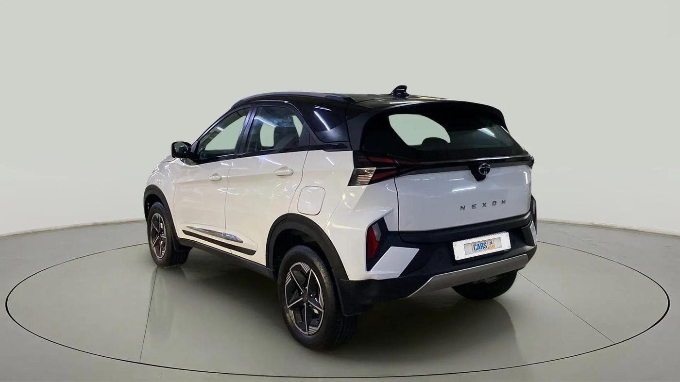 2024 Tata NEXON FEARLESS + SUNROOF DCA DUAL TONE 1.2 PETROL, Petrol, Automatic, 20,964 km, Left Back Diagonal