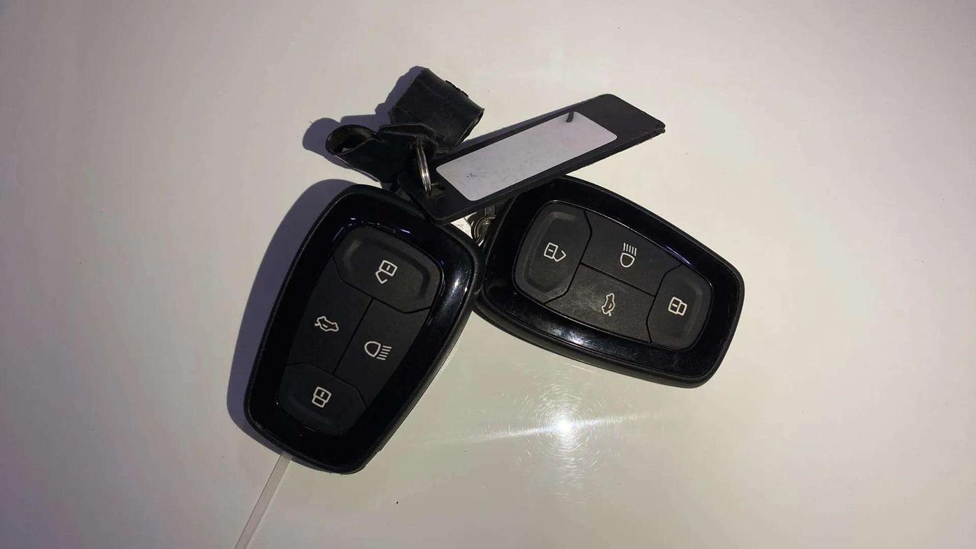 2024 Tata NEXON FEARLESS + SUNROOF DCA DUAL TONE 1.2 PETROL, Petrol, Automatic, 20,964 km, Key Close Up
