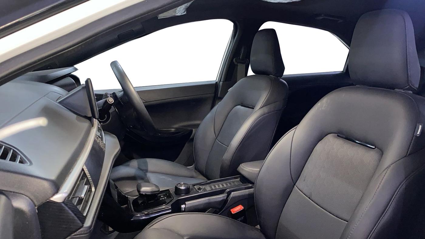 2024 Tata NEXON FEARLESS + SUNROOF DCA DUAL TONE 1.2 PETROL, Petrol, Automatic, 20,964 km, Right Side Front Door Cabin