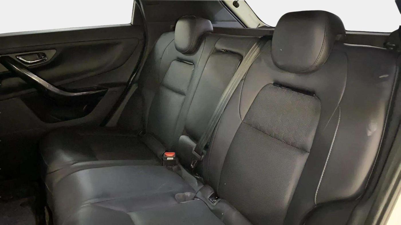 2024 Tata NEXON FEARLESS + SUNROOF DCA DUAL TONE 1.2 PETROL, Petrol, Automatic, 20,964 km, Right Side Rear Door Cabin