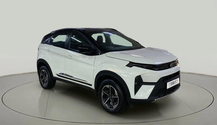 2024 Tata NEXON FEARLESS + SUNROOF DCA DUAL TONE 1.2 PETROL, Petrol, Automatic, 20,964 km, Right Front Diagonal