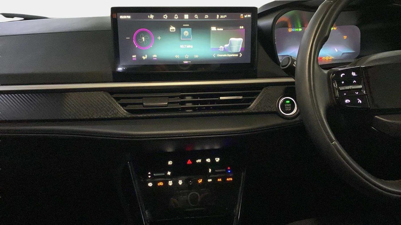 2024 Tata NEXON FEARLESS + SUNROOF DCA DUAL TONE 1.2 PETROL, Petrol, Automatic, 20,964 km, Air Conditioner
