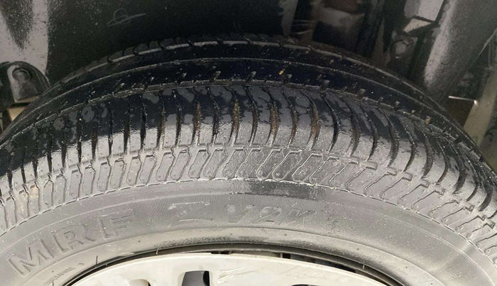 2015 Maruti Swift VXI, Petrol, Manual, 80,786 km, Left Rear Tyre Tread