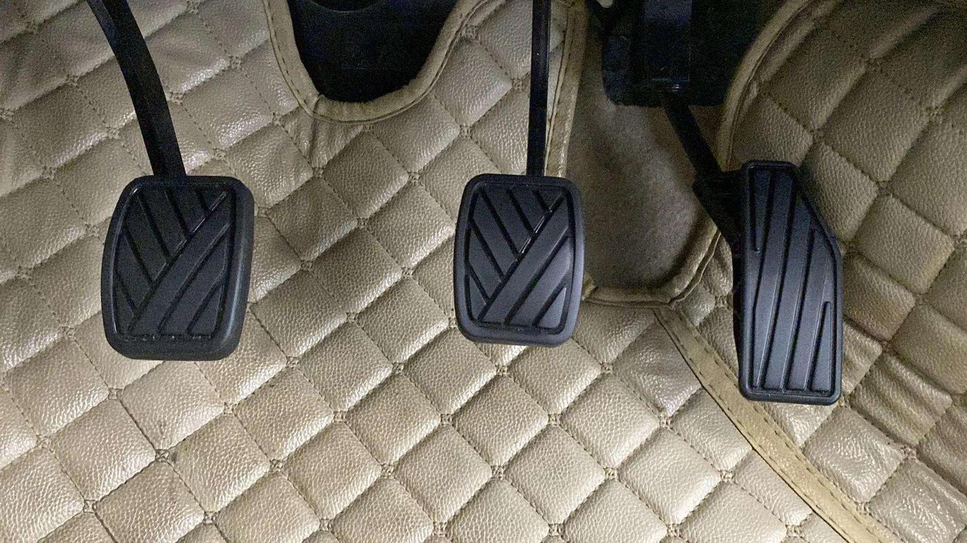 2022 Maruti Dzire ZXI CNG, CNG, Manual, 28,176 km, Pedals