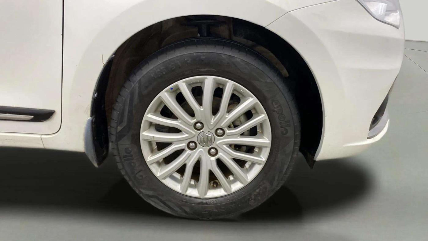 2022 Maruti Dzire ZXI CNG, CNG, Manual, 28,176 km, Right Front Wheel