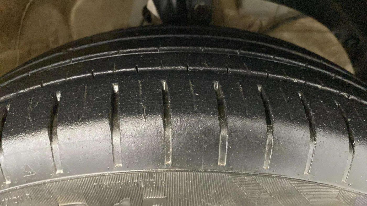 2022 Maruti Dzire ZXI CNG, CNG, Manual, 28,176 km, Right Front Tyre Tread