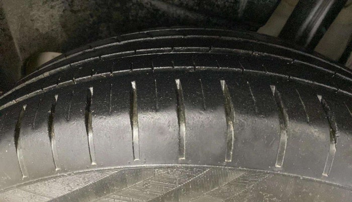 2022 Maruti Dzire ZXI CNG, CNG, Manual, 28,048 km, Left Rear Tyre Tread