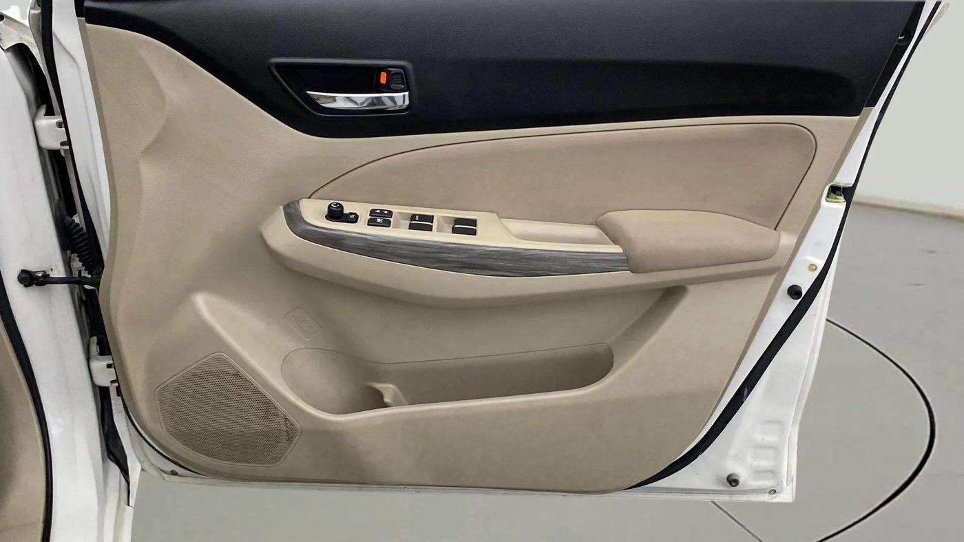 2022 Maruti Dzire ZXI CNG, CNG, Manual, 28,176 km, Driver Side Door Panels Control