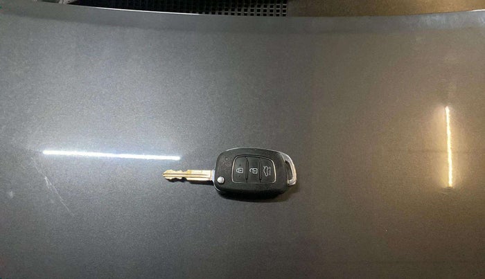 2021 Hyundai AURA S 1.2, Petrol, Manual, 40,746 km, Key Close Up