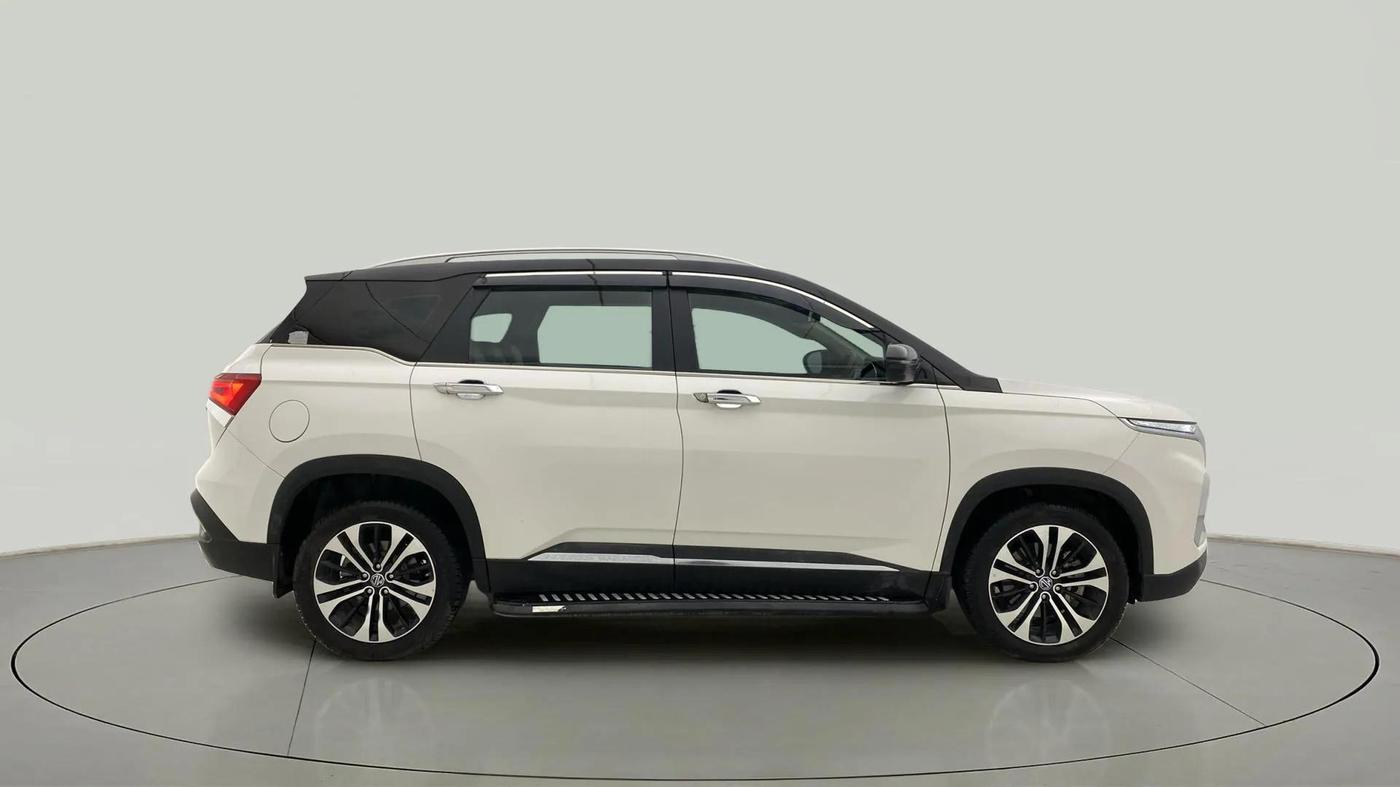 2022 MG HECTOR SHARP 1.5 CVT PETROL DUAL TONE, Petrol, Automatic, 26,386 km, Right Side View