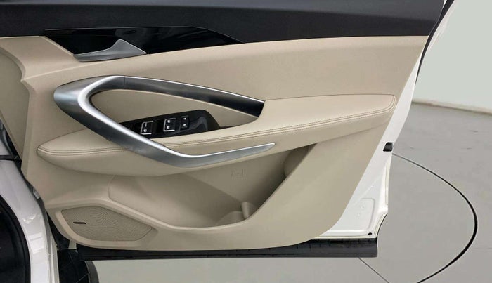 2022 MG HECTOR SHARP 1.5 CVT PETROL DUAL TONE, Petrol, Automatic, 26,273 km, Driver Side Door Panels Control