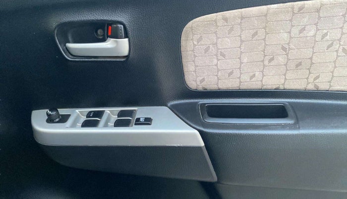 2014 Maruti Wagon R 1.0 VXI, Petrol, Manual, 50,233 km, Driver Side Door Panels Control