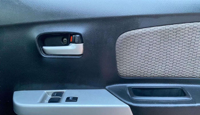 2014 Maruti Wagon R 1.0 LXI, Petrol, Manual, 48,680 km, Driver Side Door Panels Control