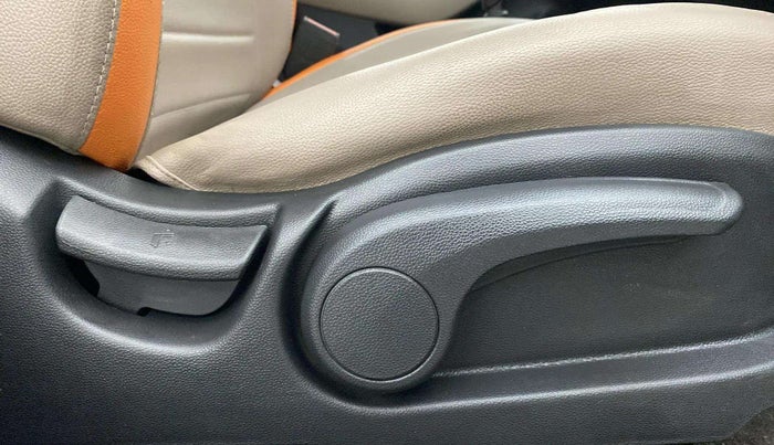 2019 Hyundai Elite i20 SPORTZ PLUS 1.2, Petrol, Manual, 67,029 km, Driver Side Adjustment Panel