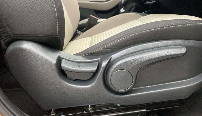 2019 Hyundai Elite i20 ASTA 1.2 (O), Petrol, Manual, 19,573 km, Driver Side Adjustment Panel