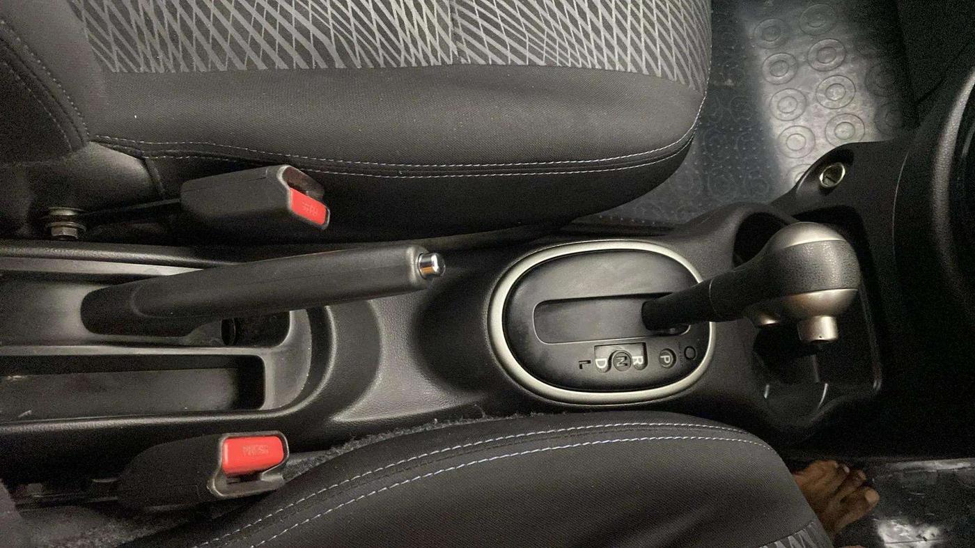 2016 Nissan Micra XV CVT, Petrol, Automatic, 36,666 km, Gear Lever