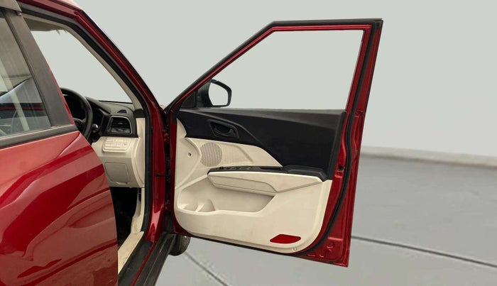 2024 Mahindra XUV 3XO MX3 1.2 L TCMPFi, Petrol, Manual, 38,458 km, RHS Front Door