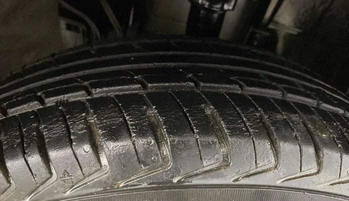 2018 Renault Kwid RXL, Petrol, Manual, 53,893 km, Right Front Tyre Tread