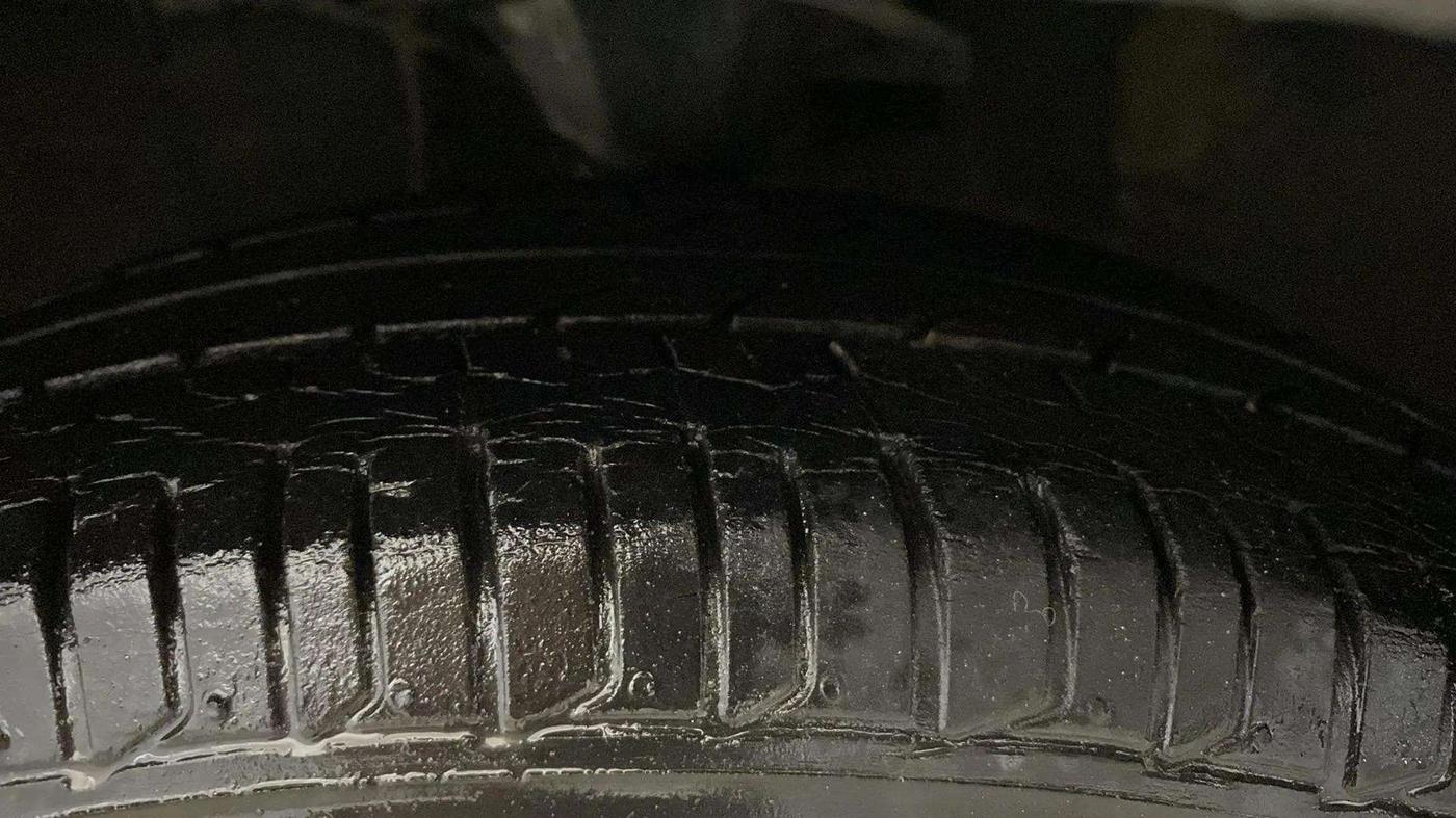 2014 Hyundai i10 MAGNA 1.1, Petrol, Manual, 53,361 km, Left Front Tyre Tread