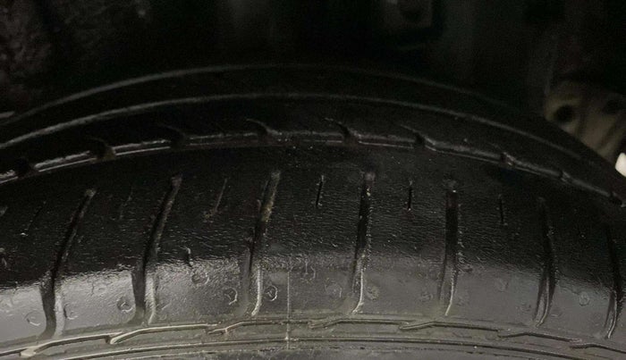 2014 Toyota Etios CROSS 1.2 G, Petrol, Manual, 28,796 km, Left Rear Tyre Tread