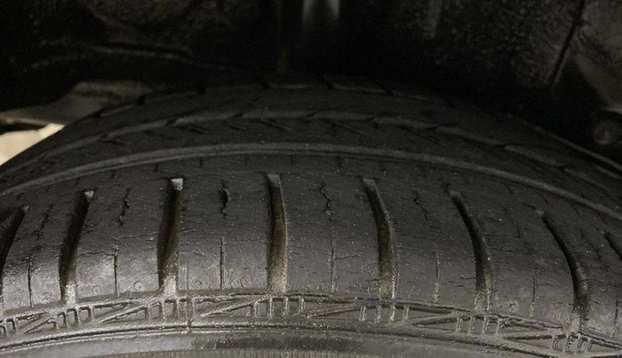 2014 Toyota Etios CROSS 1.2 G, Petrol, Manual, 28,796 km, Right Rear Tyre Tread