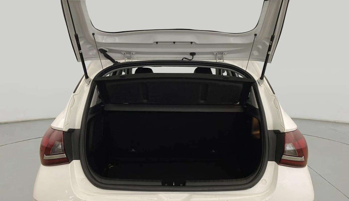2023 Hyundai NEW I20 ASTA (O) 1.2 AT, Petrol, Automatic, 18,477 km, Boot Inside