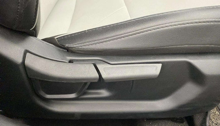 2023 Hyundai NEW I20 ASTA (O) 1.2 AT, Petrol, Automatic, 18,477 km, Driver Side Adjustment Panel