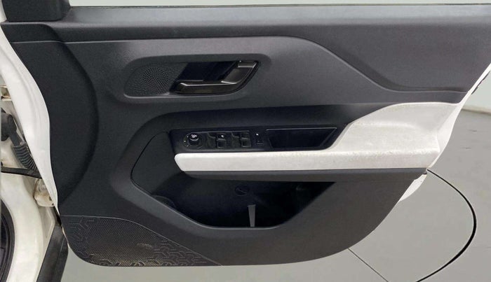 2022 Tata PUNCH ACCOMPLISHED MT, Petrol, Manual, 44,682 km, Driver Side Door Panels Control