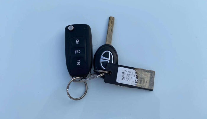 2023 Tata PUNCH ADVENTURE MT, Petrol, Manual, 15,476 km, Key Close Up